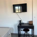 Grand studio avec vue, AC, calme proche ville