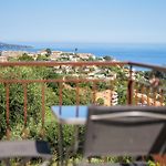 Charming Sea View Villa With Jacuzzi And Private Garden