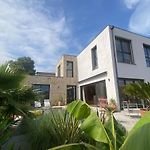 House With Pool And Sea View In Nice