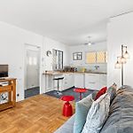 Comfortable & Bright 2 Bedroom