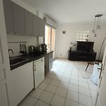 1 Bedroom Air-Conditioned Apartment Beach Wi-Fi