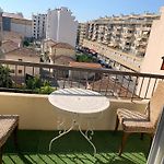 Superbe Appartement 3 Chambres 1 Salon Cosy Et 2 Grandes Terrasses Moderne Tram A 2 Min 6 Personnes