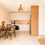 Sunny Terrace With Great View- Port, Beach & Garibaldi- 3 Rooms Apt