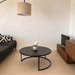 Apart With Terrace And Unobstructed View