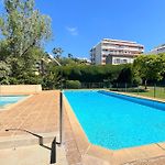 Apartment With Balcony And Pool Near The Sea
