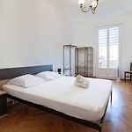 Bright 2-Bedroom Apartment - La Liberation