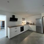 140 M Apartment, 4 Bedrooms Sea Airport And Tram