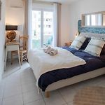 Modern 2-Bedroom Sea View, Air Conditioning, Balcony