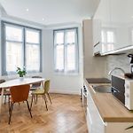 L23 Staywizus - 1 Bdr Shakespeare 2 Balconies - Clim & Wifi