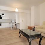 Magnifique 3 Pieces, Idealement Situe Et Bien Equipe