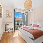 Stunning & Bright - 2 Bedrooms - Parking Wifi/Ac