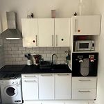 Sleeps 5 - Budget-Friendly Flat - Central And Cozy