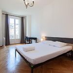 Bright 2-Bedroom Apartment - La Liberation