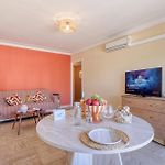 Lion Apt - Near City Center - Terrace - Happy Rentals
