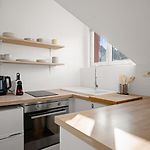 Charming & Bright Cozy Retreat On Nice Port
