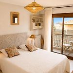 Sunny Terrace With Great View- Port, Beach & Garibaldi- 3 Rooms Apt