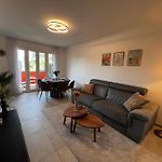 Appartement 2 Chambres - Terrasse, Parking Gratuit & Climatisation
