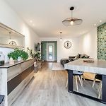 Beautiful 2 Rooms Swimming Pool, Parking Space And Air Conditioning