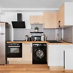 Beautifully Renovated With Charm - In The Port /Ac