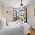 Stunning & Bright - 2 Bedrooms - Parking Wifi/Ac