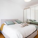 110 M2 Family, 3 Bedrooms Ac And Terrace Beach 8 Min Away
