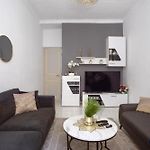 Air-Conditioned Apartment In The Republique District