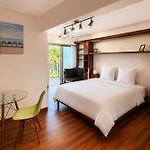 Apartment With Balcony And Pool Near The Sea