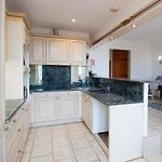 Bright 2-Bedroom Apartment - La Liberation