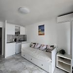 Cozy Seaside Studio With Private Parking