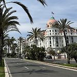 A Luxurious Apartment Red With Ac On Promenade Des Anglais