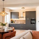 Completely Renovated Apartment 2 Minutes From The Beach