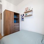 Charming 2 Rooms, Sleeps 4 Nice Center