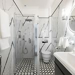 Le Cote D\'Azur Art Deco Apartment