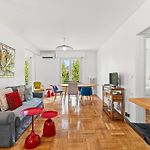 Comfortable & Bright 2 Bedroom