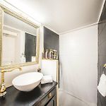 Chic French Studio