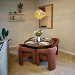 Completely Renovated Apartment 2 Minutes From The Beach