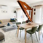 Bright Top Floor 2Br With Large Terrace In Nice Centre