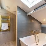 Garibaldi Elegant Duplex With A Soothing View Ac
