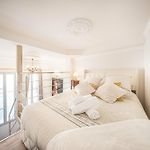 Chic French Studio