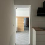 140 M Apartment, 4 Bedrooms Sea Airport And Tram