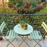 Charming Studio, Balcony With Garden View, Nice Liberation