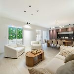 2Rue Villa With Private Pool - Beachfront