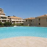 Appartement 2 Chambres Avec Piscine, Terrasses Et Parking A Nice