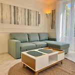 Beautiful 2-Bedroom Apartment 5-Minute Walk To Promenade Des Anglais