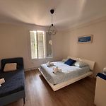 La campagne en ville piscine, jardins et 2 chambres tout confort