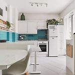 Cozy 1Br Flat With Balcony - 5 Min To Tram Station
