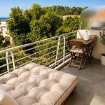 Charming 1-Bedroom Apartment With Small Terrace, Fully Equipped