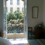 Chez Josephine