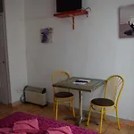 Adonis Aparthotel 3*