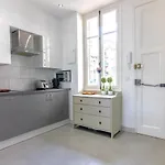 Estienne D'orves Apartment